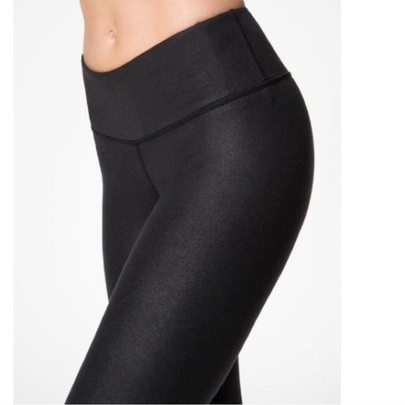 ALO YOGA - AIRBRUSH LEGGINGS - BLACK GLOSSY - XXS - Picture 3 of 4